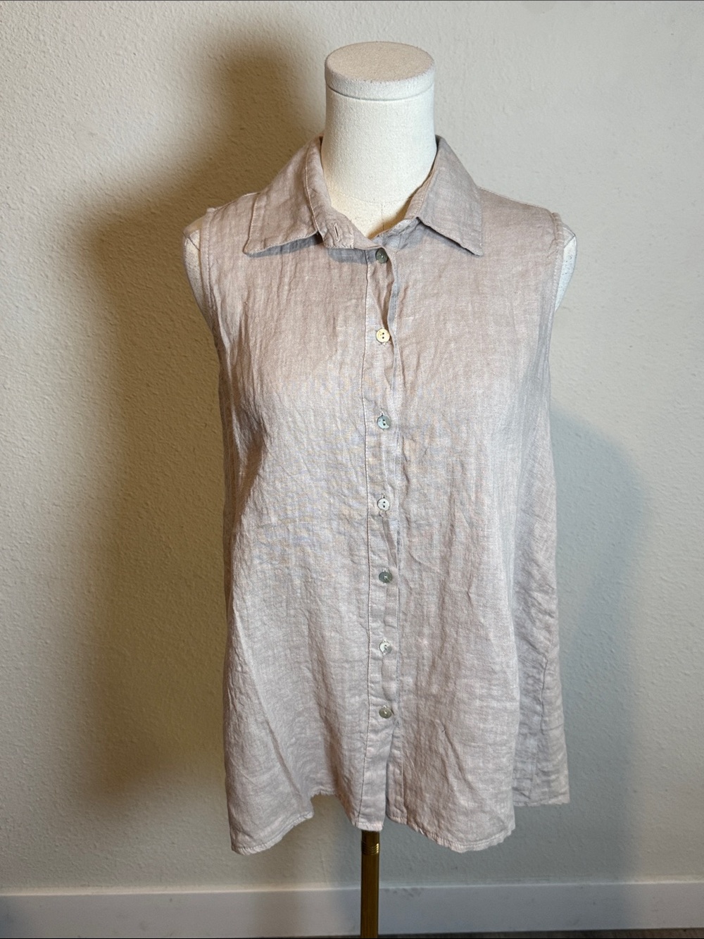 NWT Lands Down Under Sleeveless Button-Front Linen Top in Dune size Small
